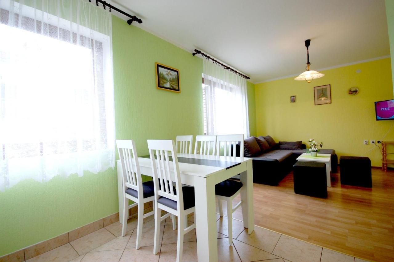 Apartment Ivan By El-Pi Tours Malinska Exterior foto
