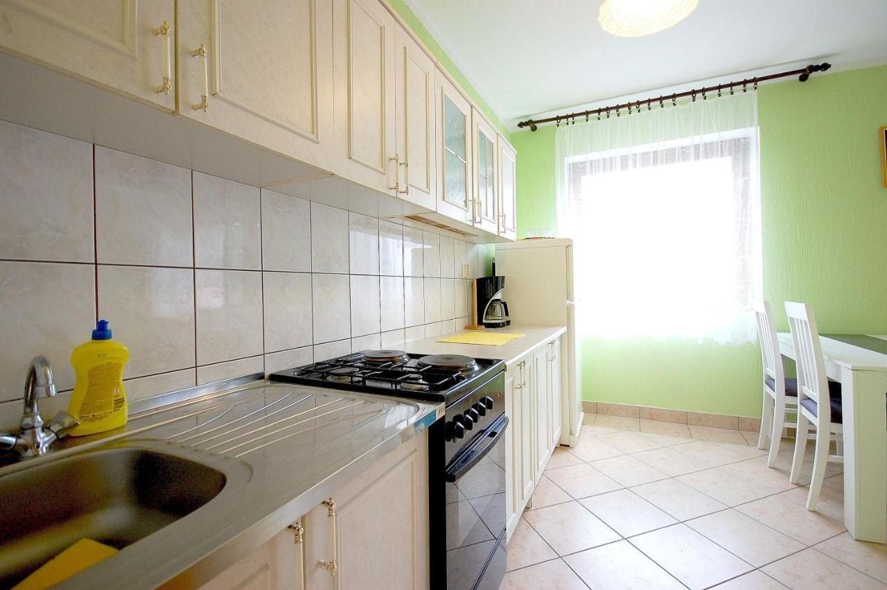 Apartment Ivan By El-Pi Tours Malinska Exterior foto
