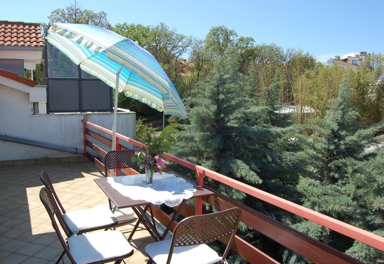 Apartment Ivan By El-Pi Tours Malinska Exterior foto