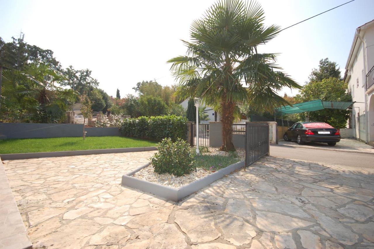 Apartment Ivan By El-Pi Tours Malinska Exterior foto